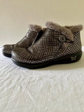 Alegria Metallic Gray Faux-Fur Trim Ankle Slip-On Clog Boots
